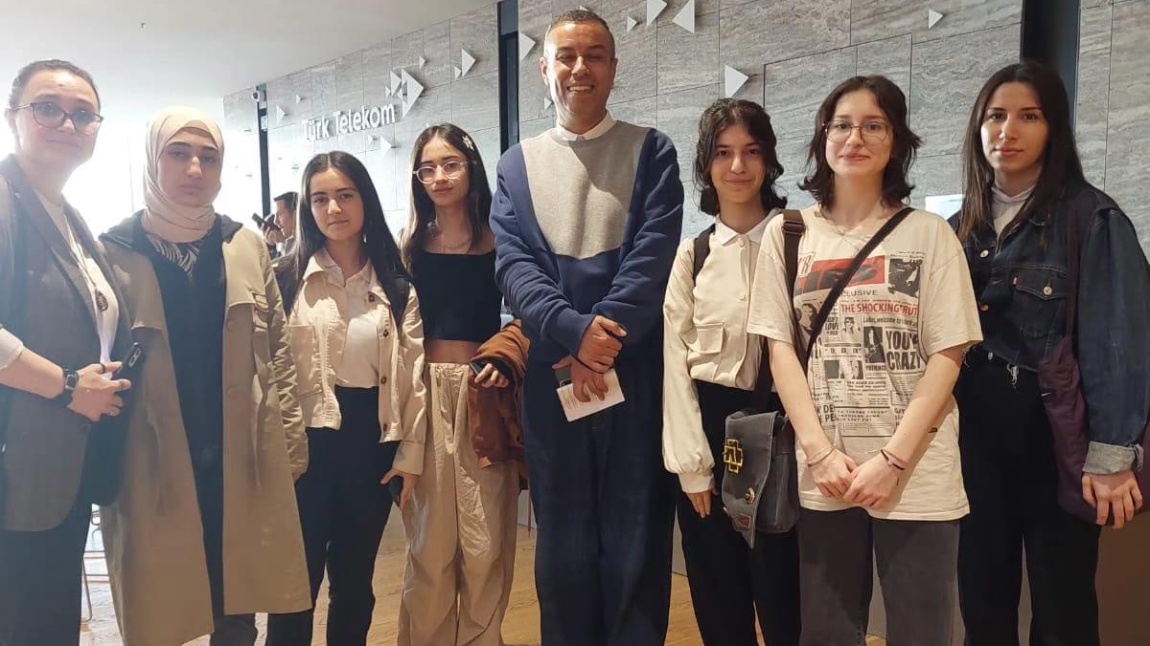 Moda Öğrencilerimiz ile İstanbul Dijital Sanat Festivali’nin Yapıldığı Atatürk Kültür  Merkezi’ni ziyaret ettik.